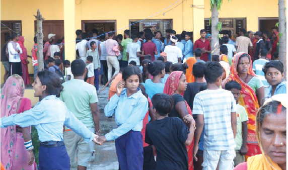 दिवा खाजामा छेपारो, ८५ विद्यार्थी अस्पताल भर्ना