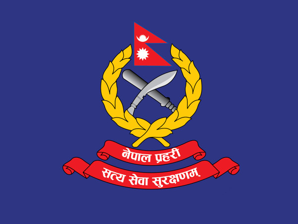 हतियारसहित तीन जना पक्राउ