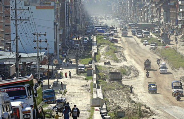 सडक विस्तारमा ढिलाइ, दशैं यात्रामा सास्ती