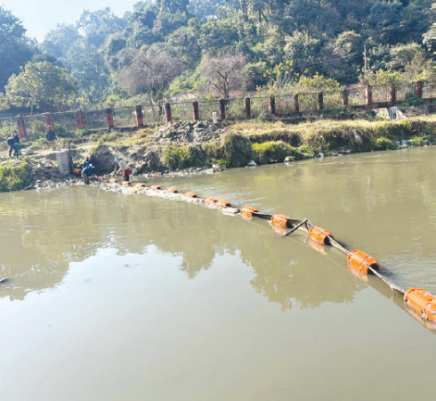 वाग्मतीमा प्लाष्टिकजन्य फोहोर रोक्न ‘ट्रास बेरियर’