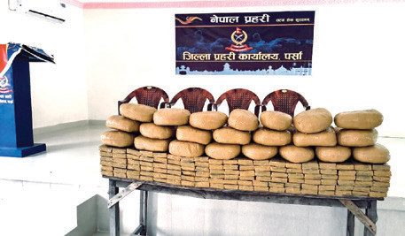 चरेशसहित दुईजना पक्राउ