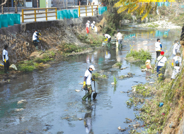 पारा आ–आफ्नो