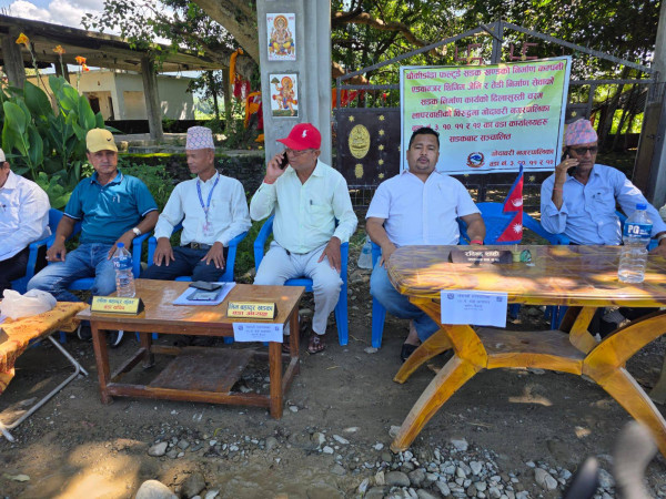 नबनेको सडकमा जनप्रतिनिधिको आन्दोलन