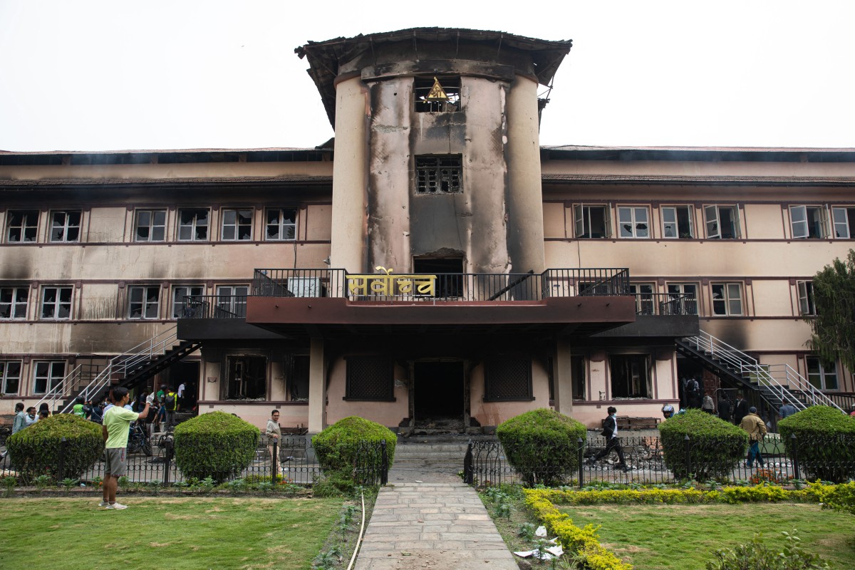 सर्वोच्चमा आगजनीका आरोपित दुई पक्राउ