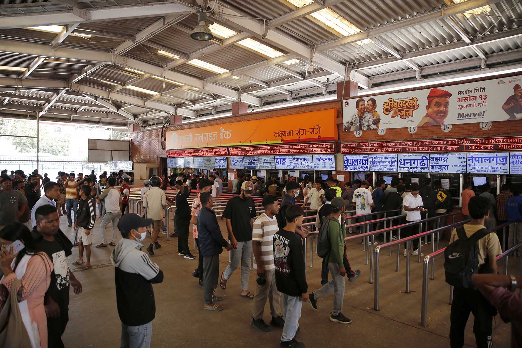 दशैंमा घर जान नयाँ बसपार्कमा सर्वसाधारणको भीड