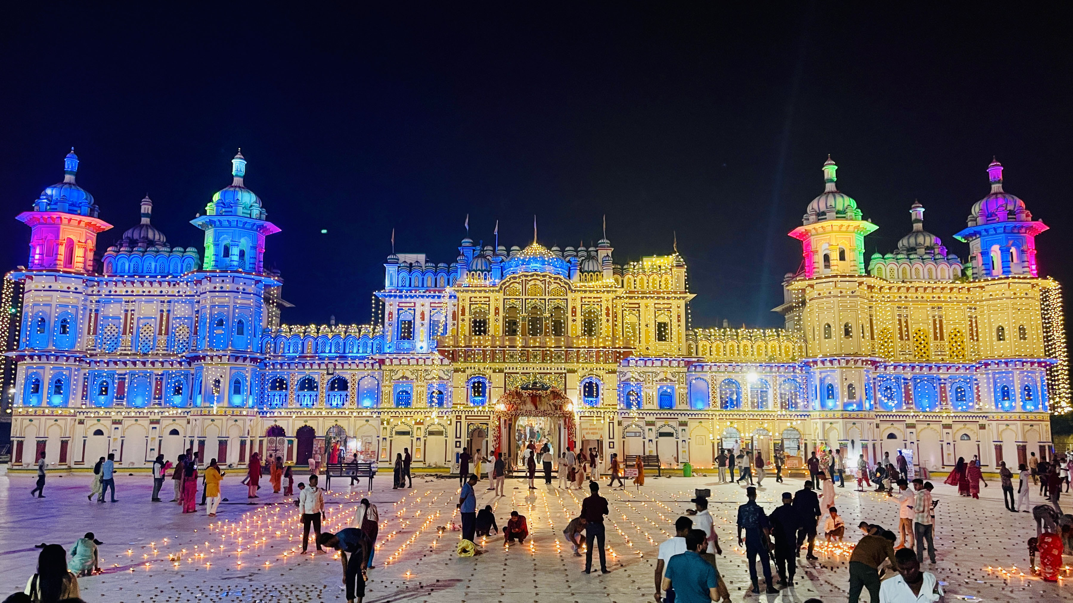 लक्ष्मीपूजाका दिन देशभर बत्तीको झिलिमिली !