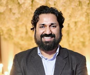 शेयर कारोबारी अग्रवाल पक्राउ