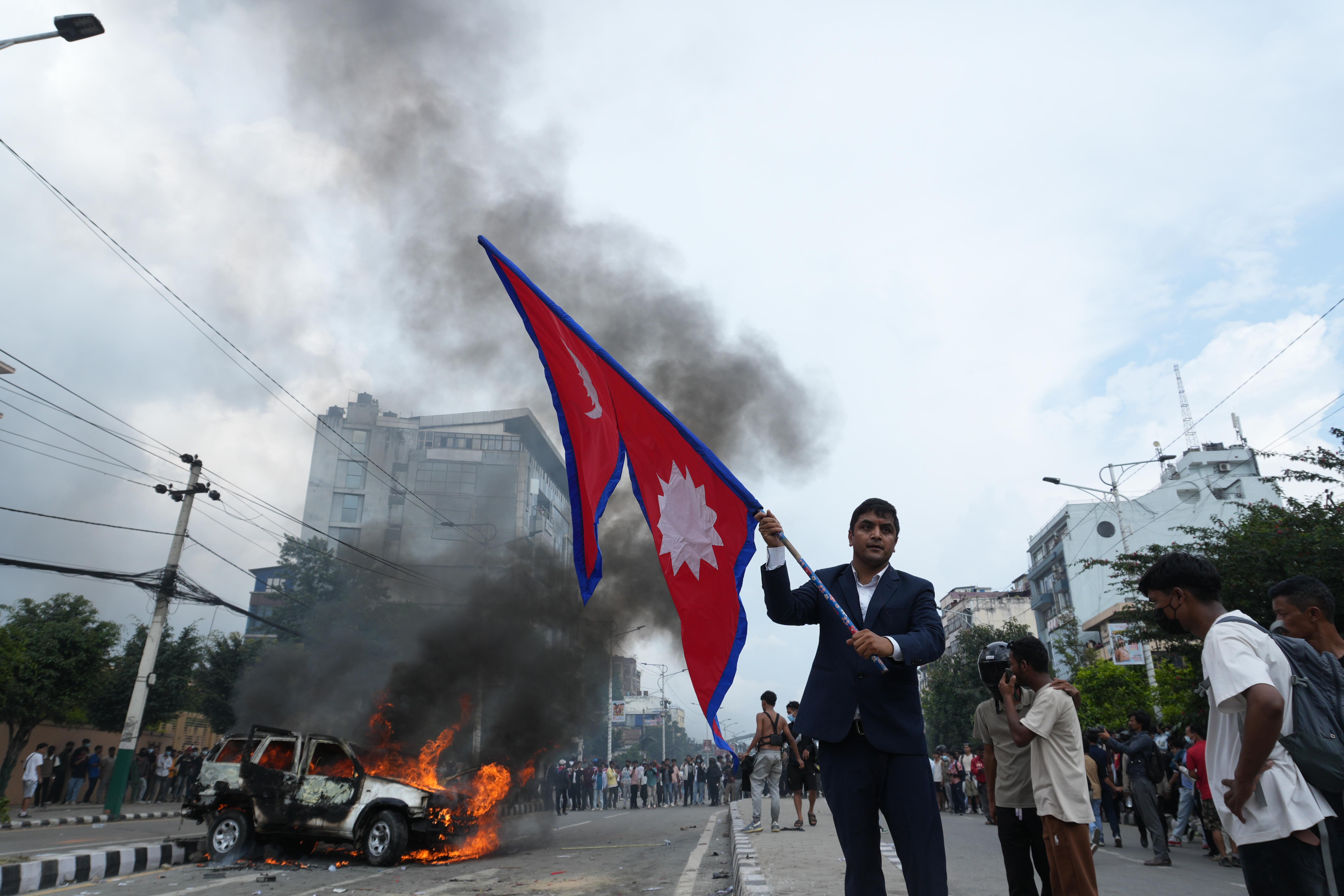 वर्तमान संक्रमणको वैधानिक निकासको बाटो