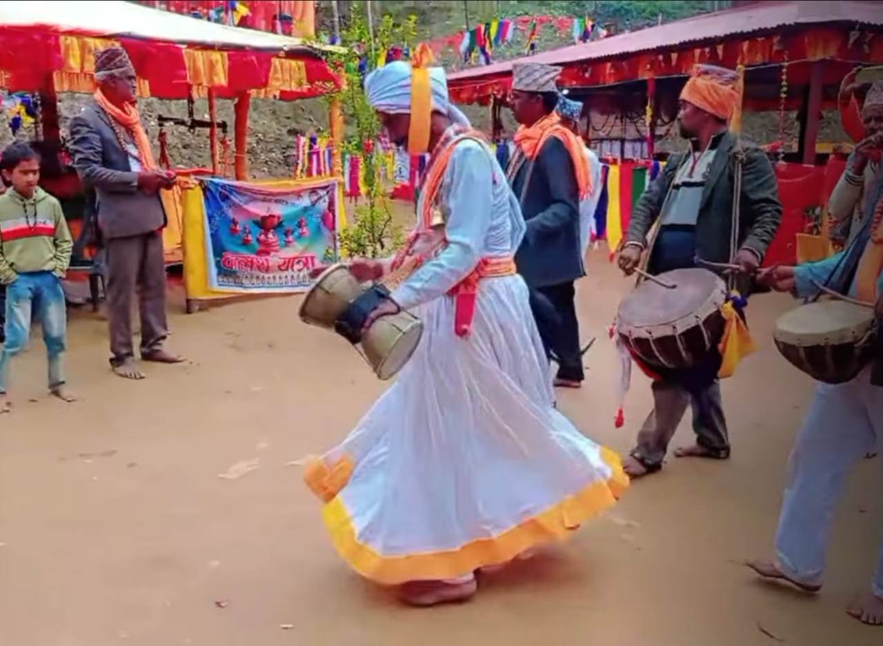 सुदूरपश्चिमको हुडकेली लोकनृत्य लोप हुने सङ्घारमा