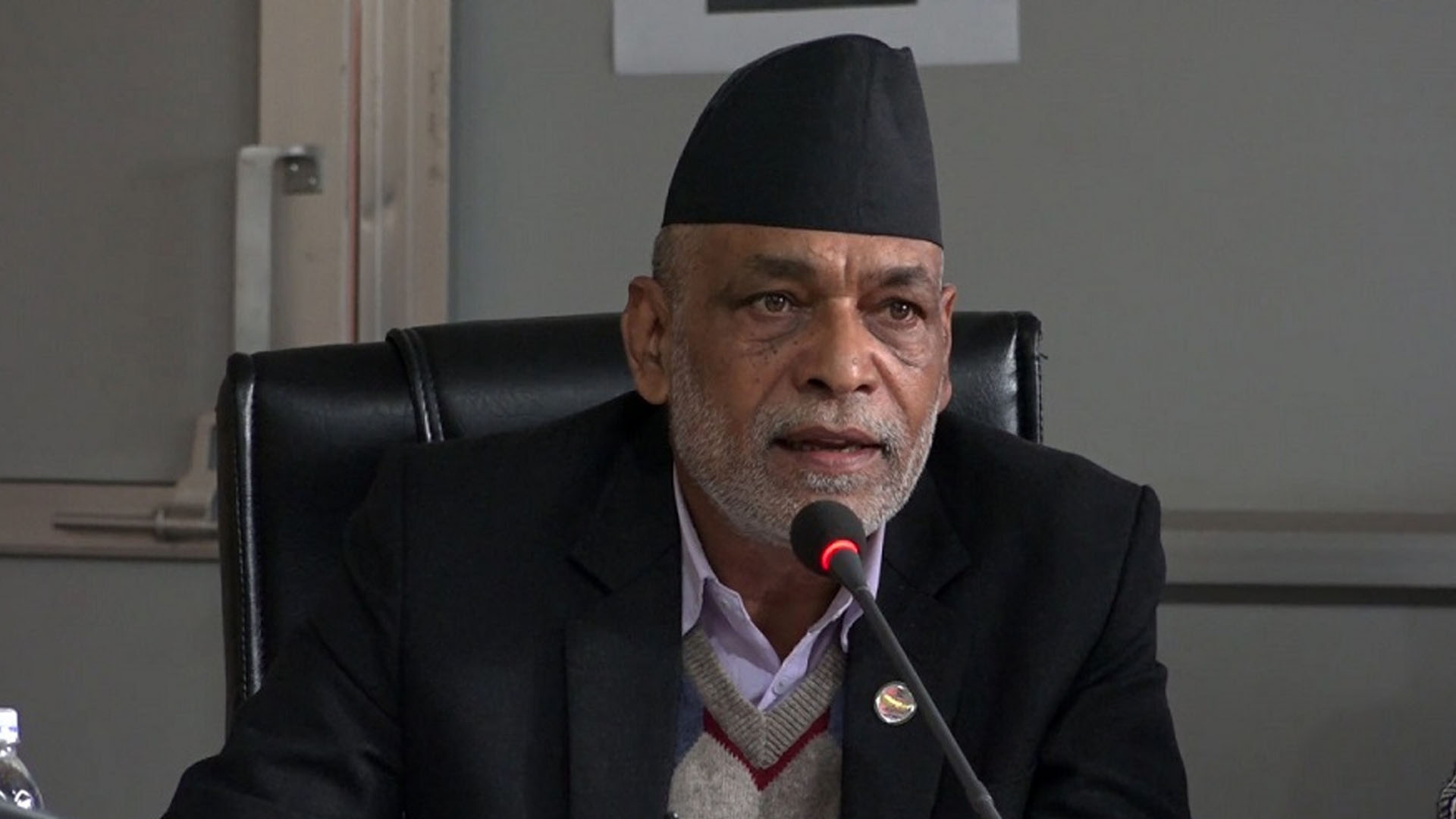 कृषि तथा पशुपन्छी विकास मन्त्री रामनाथ अधिकारीले दिए राजीनामा