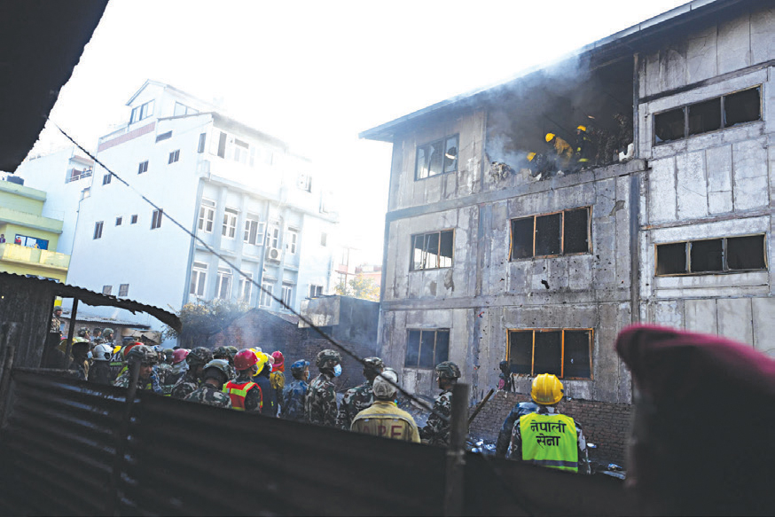 सिनामंगलकाे काठ गोदाममा आगलागी