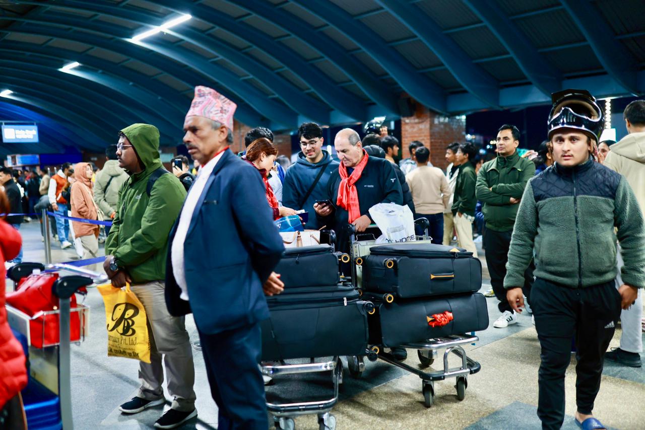 लाइटिङ प्रणालीमा गडबडीले चार घण्टा उडान अवरुद्ध