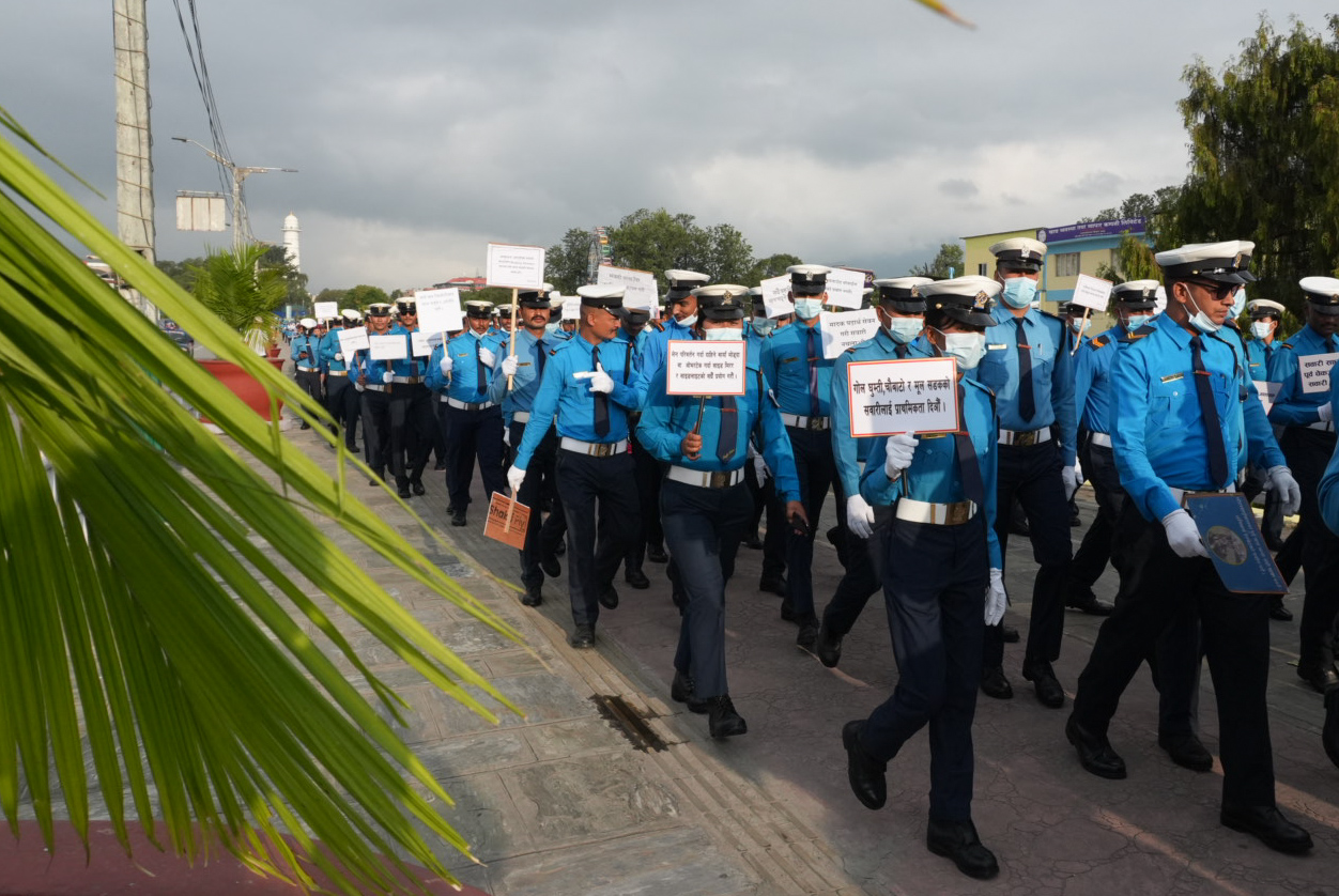 ट्राफिक प्रहरी र महानगर प्रहरी बलको ट्राफिक वाक कार्यक्रम