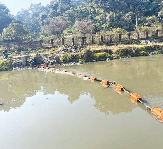 वाग्मतीमा प्लाष्टिकजन्य फोहोर रोक्न ‘ट्रास बेरियर’