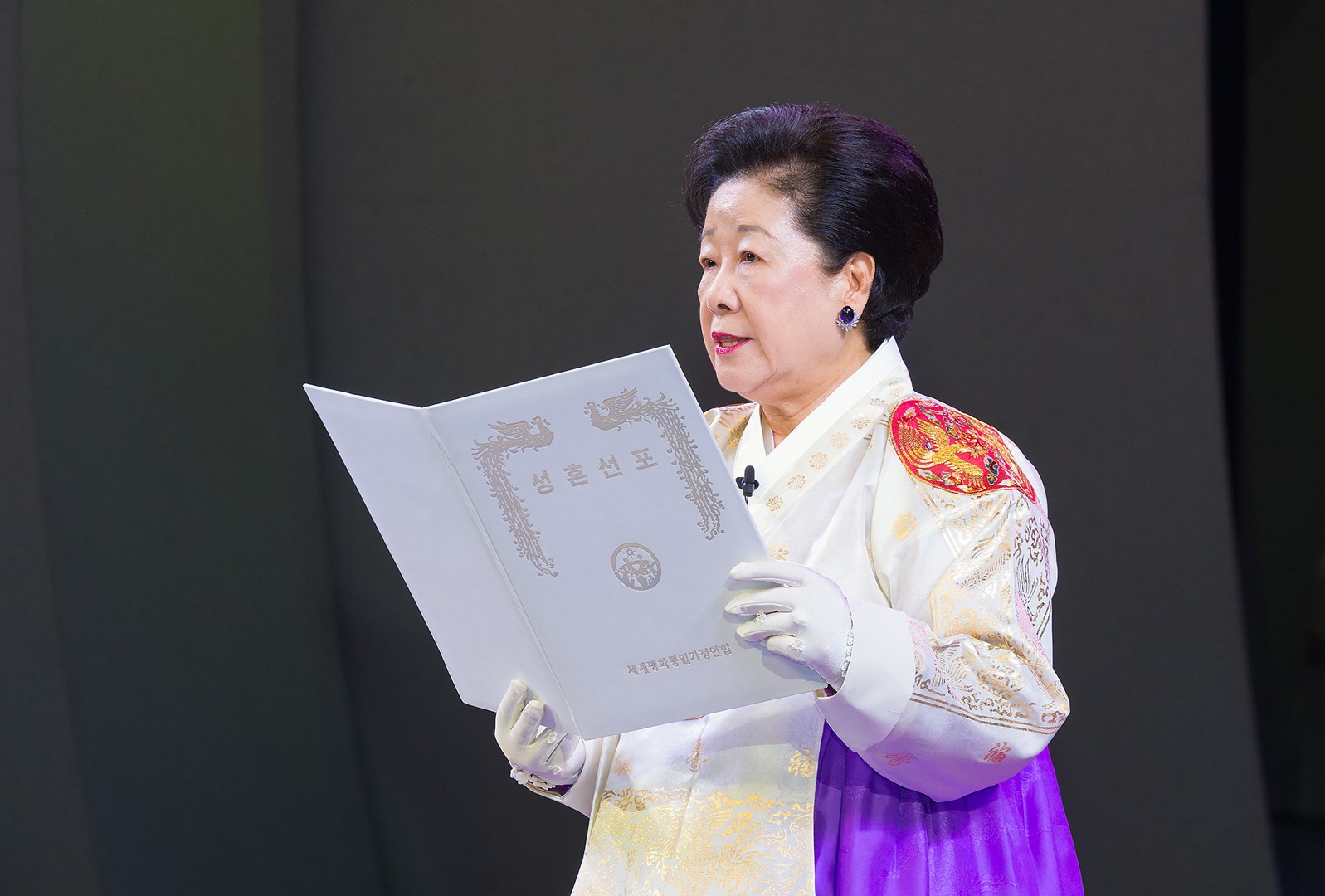 विवादास्पद यूनिफिकेशन चर्चकी प्रमुख पक्राउ