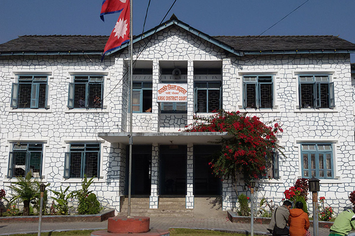 यसरी भयो अदालतमा आक्रमण