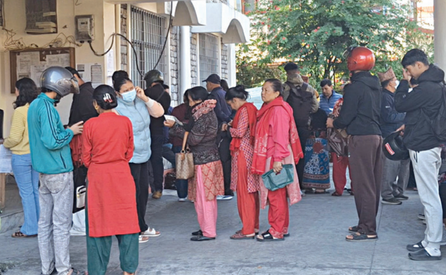 अनलाइन सेवाले निर्वाचन कार्यालयमा भीड घट्याे