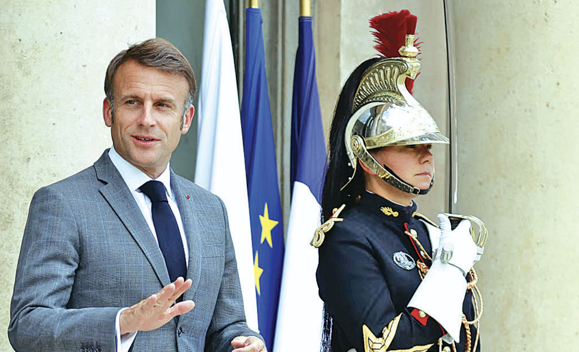 फ्रान्समा सत्ता संकट गहिरिदै, म्याक्रोनको राजीनामा माग