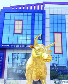 लगातार घट्यो बजार, कारोबार अझ खुम्चियाे