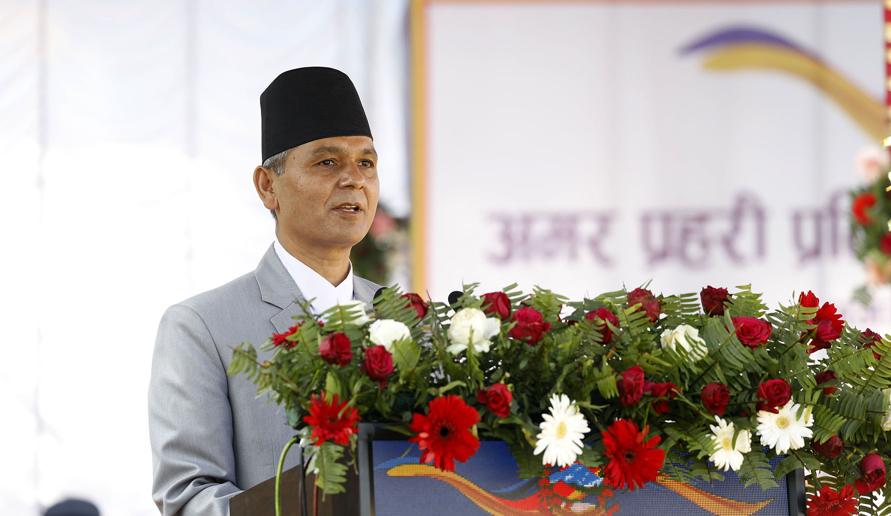 गृहमन्त्रीको नियतमाथि एमालेका ६ नेताको गम्भीर आरोप : सरकार होइन, गिरोह चलाईदैछ