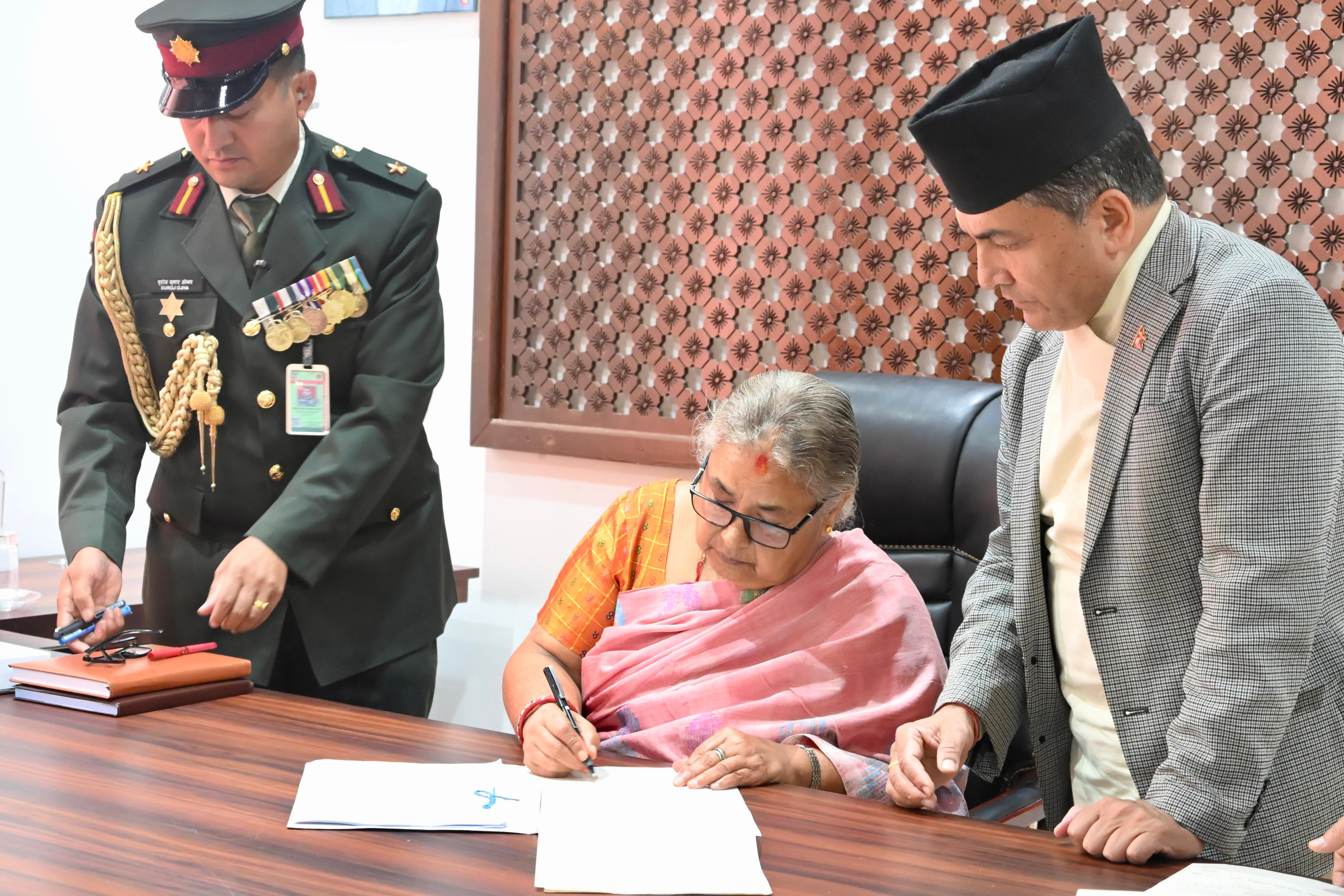 प्रधानमन्त्री कार्कीले पदभार सम्हालिन्