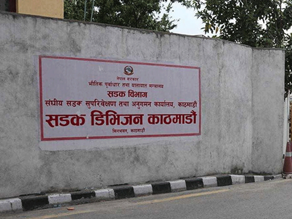 तोडिए सडकका २५ रुग्ण ठेक्का